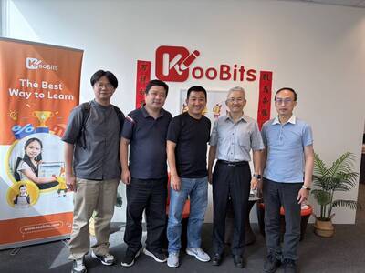 The delegation exchanges ideas with Founder, CEO Stanley Han from Singapore-based education technology company Koobits, with hopes of establishing further cross-disciplinary collaboration opportunities.(Open new window/jpg file)Image