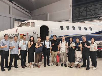The delegation visited Singapore Polytechnic for diversified exchanges, such as semiconductor manufacturing, biomedical engineering, outdoor urban farming, aerohub, etc.(Open new window/jpg file)Image